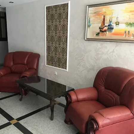 First Line Apartment شقة *